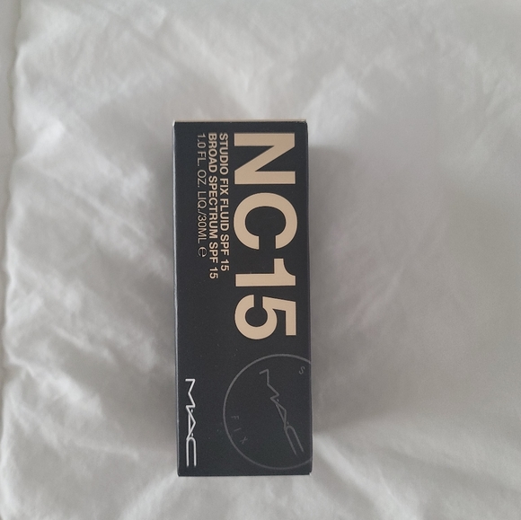 Mac studio fix foundation NC15 - Picture 3 of 3